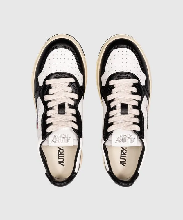 AUTRY White leather Medalist sneakers with logo patch