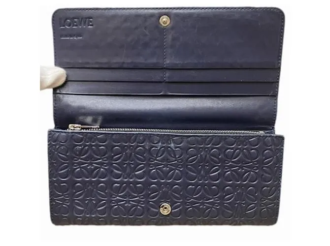 Loewe -- Azul marino 