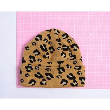 New Era Medium Knit Wide Leopard Beanie