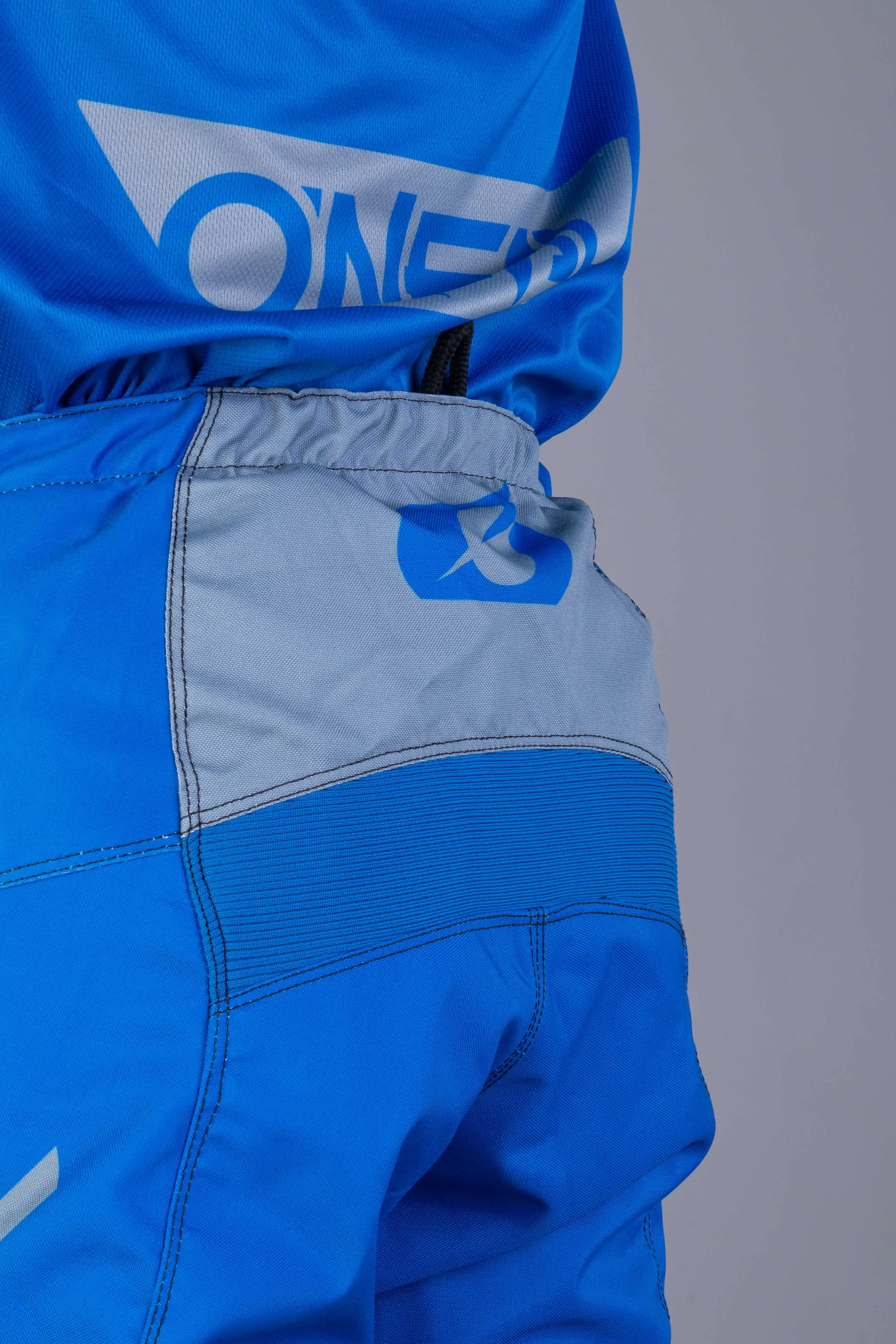 Pantalones de Cross O'Neal Mayhem Azul-Gris