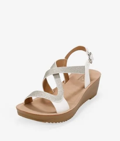 Sandalias beige con cuña 