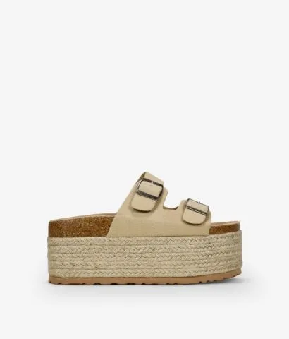 Sandalias beige con plataforma de esparto