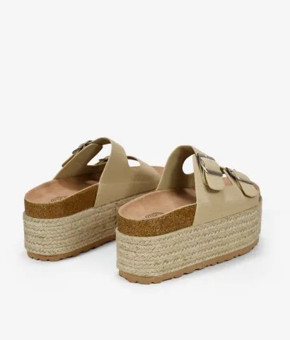 Sandalias beige con plataforma de esparto