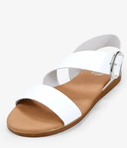 Sandalias blancas en piel con hebilla