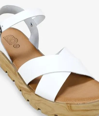 Sandalias blancas en piel con plataforma de madera