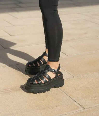 Sandalias cangrejeras negras con plataforma