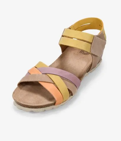 Sandalias con cuña marrones en piel 