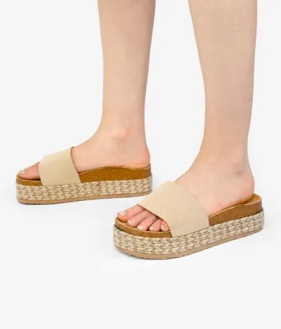 Sandalias de plataforma beige con suela de esparto bicolor