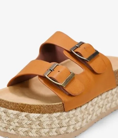 Sandalias marrones con plataforma de esparto