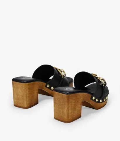 Sandalias negras en piel con suela de madera