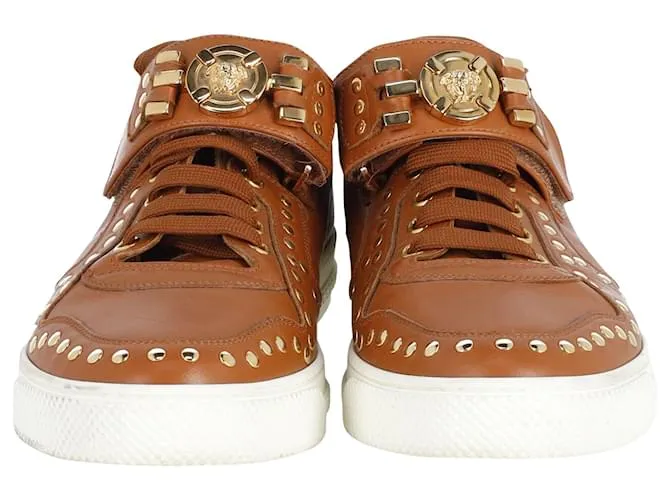 Zapatillas bajas con tachuelas Medusa de Versace en cuero tostado Castaño Beige 